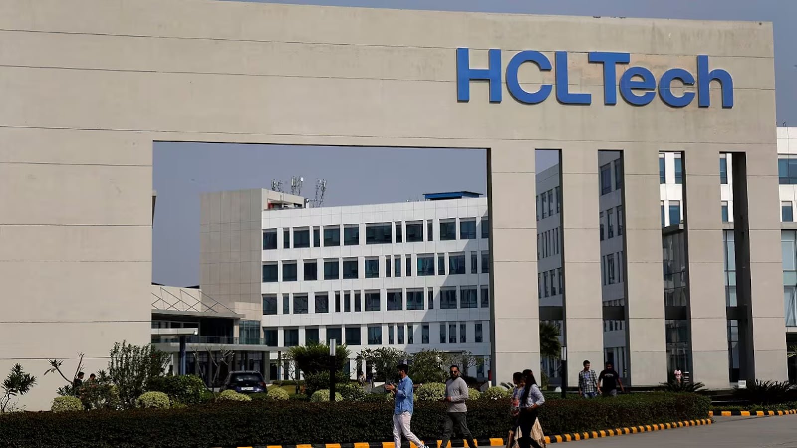 HCL Tech stock falls 1.5%, leads Nifty losers; Citi bearish, flags rich valuation despite AI progress