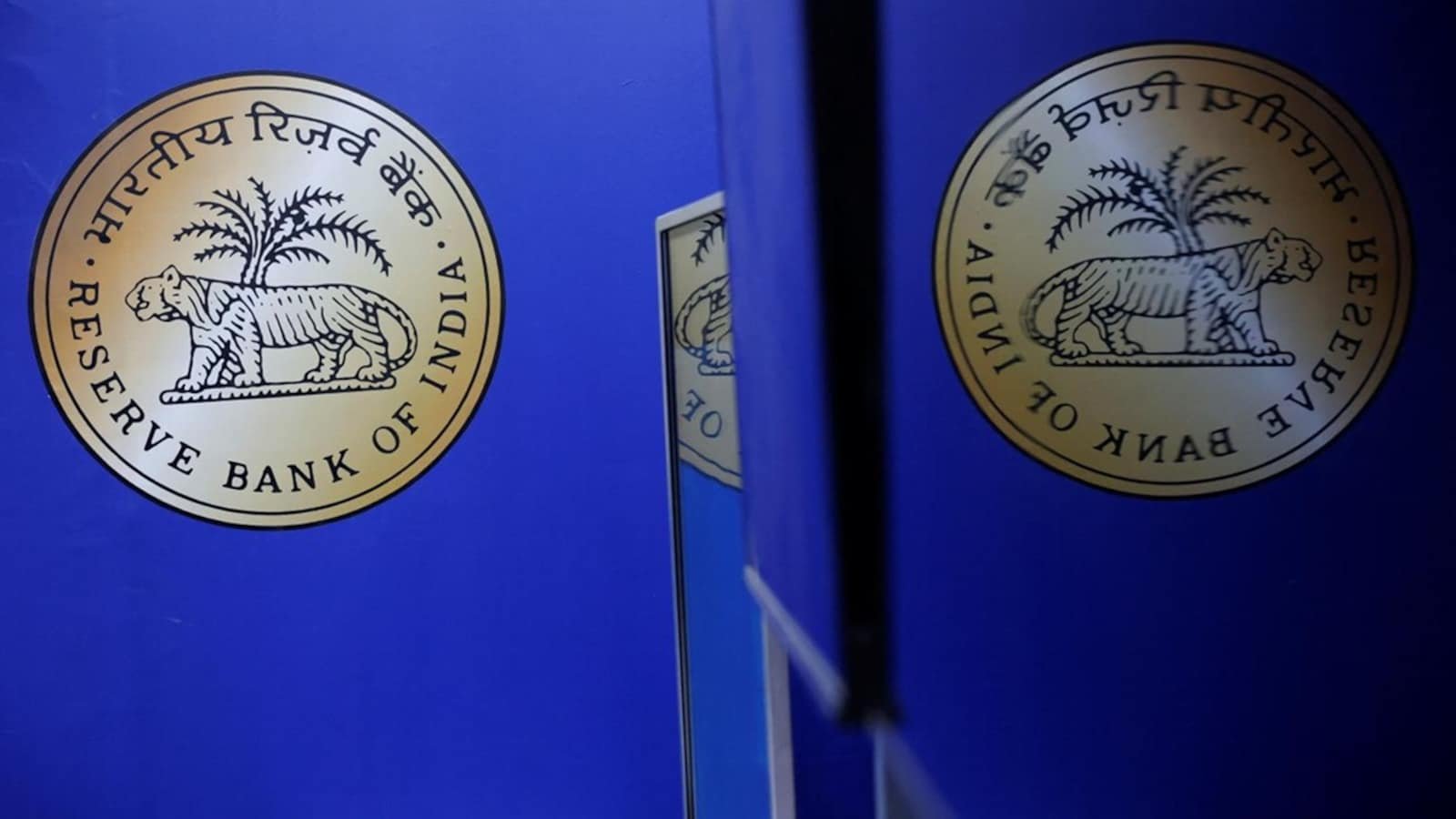 RBI's FX forward book tipped to shrink after touching $200 billion