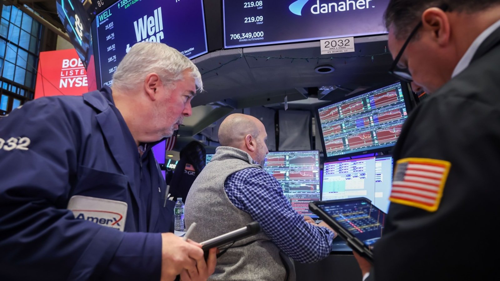 Nasdaq futures fall over 1.5% as oil climbs; AI stocks decline amid safety debate