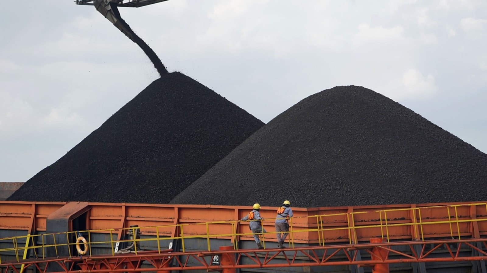 India orders 112 captive coal plants to run at full capacity from October 1 as power demand rises