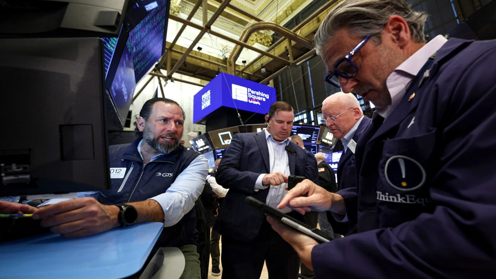 US stocks advance as jobs data dims prospect of Fed rate hike
