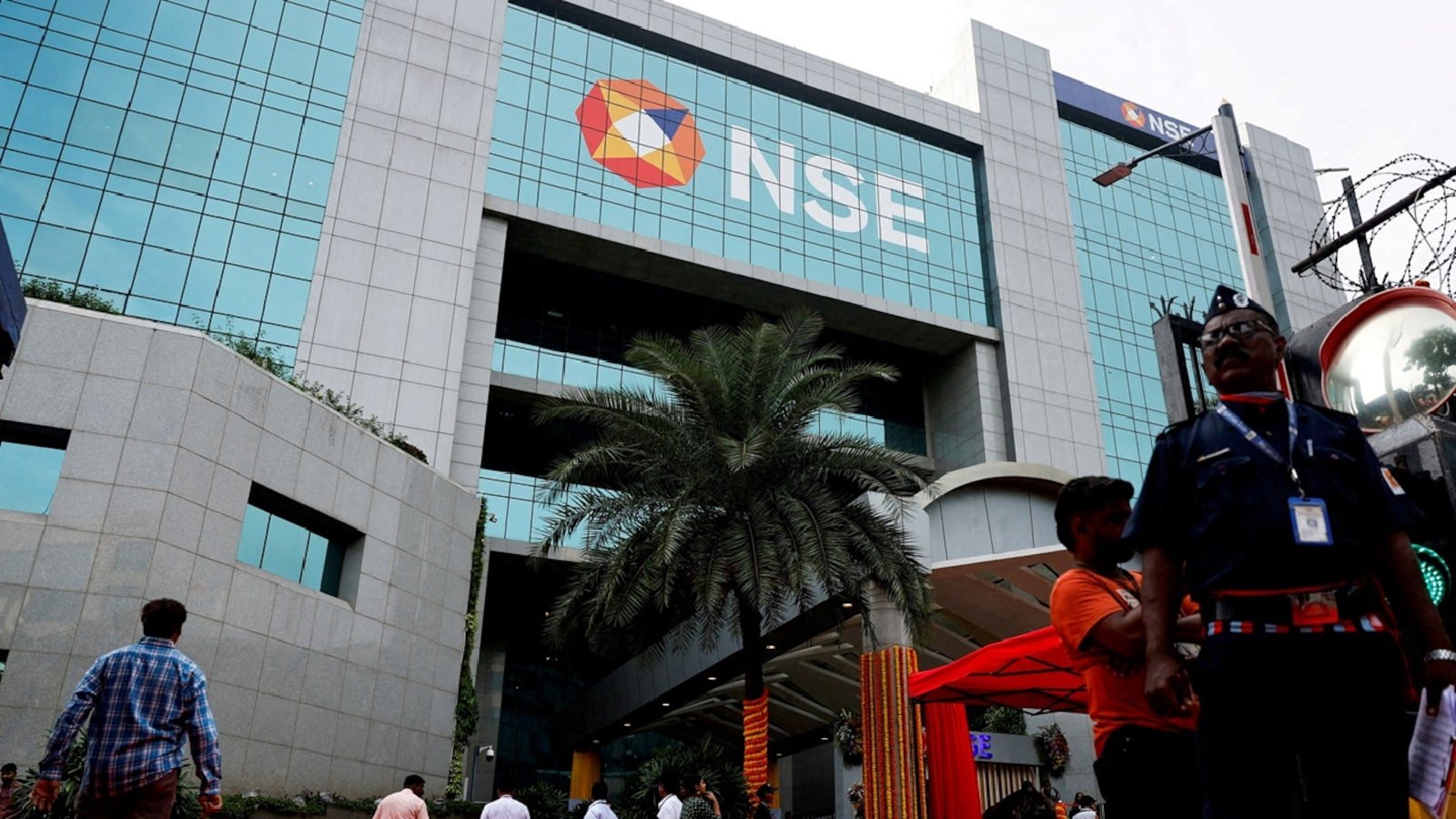 NSE IPO price band at Rs 1,700-1,785; issue size Rs 22,562 crore, market cap Rs 4.42 lakh crore