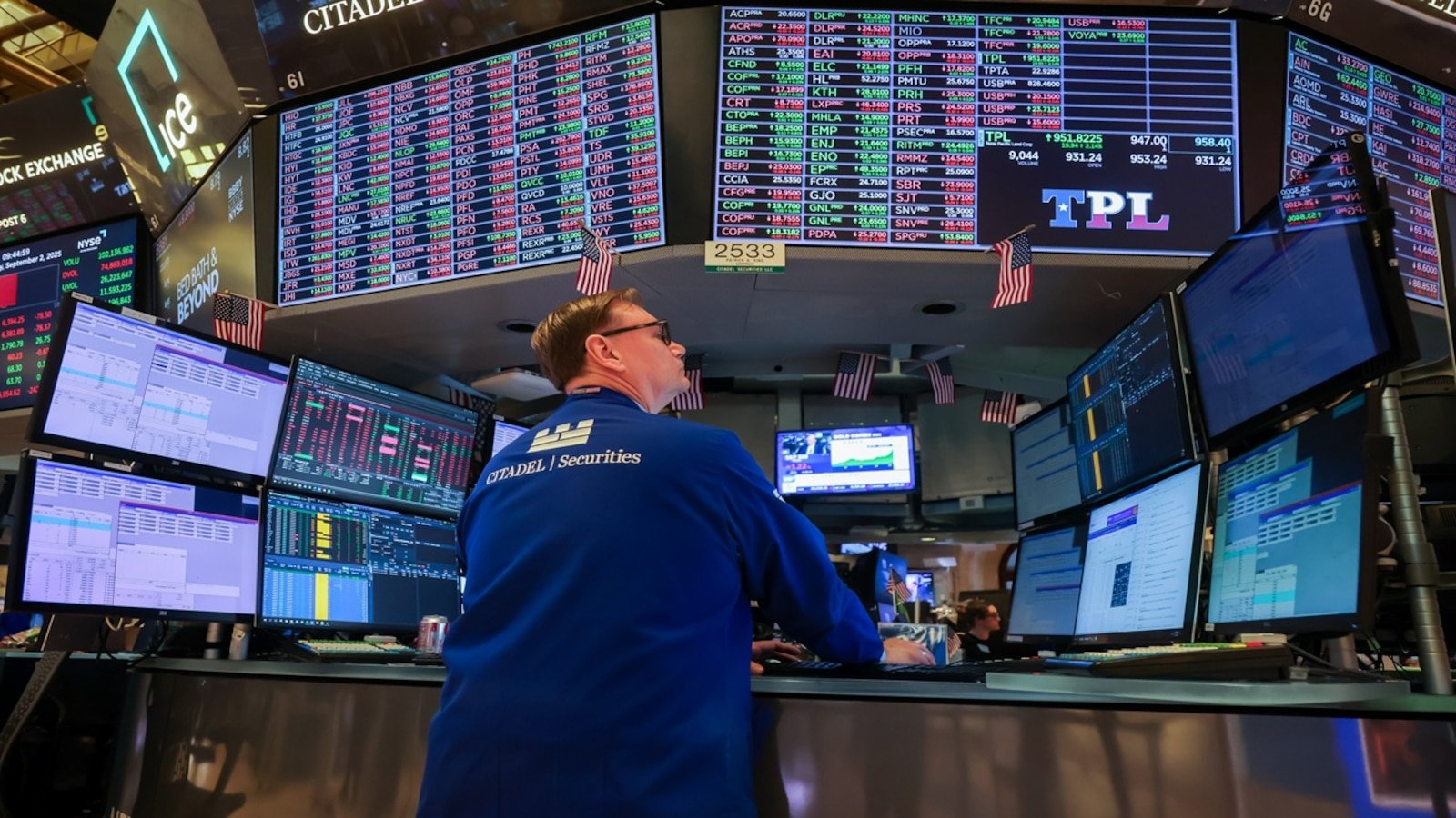 Global AI stocks slide on warnings: Can Indian IT stocks sustain its rebound?