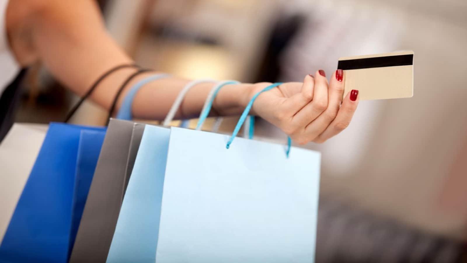 US consumer spending rises most in a year, core PCE up 0.2%
